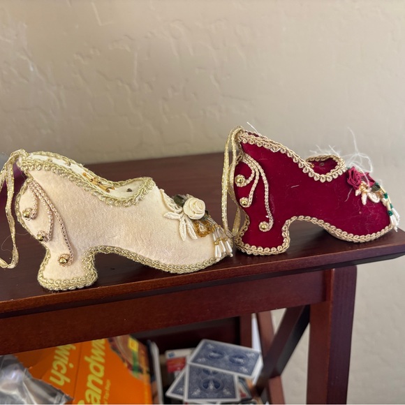 Elegant Embroidered Shoes Christmas Holiday Ornaments Set of 2 Victorian 1990s - Picture 3 of 5
